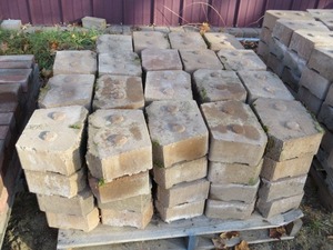 lot 8 image: Pallet of Beveled Retaining Wall Blocks