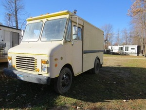lot 4 image: 1988 Chevy Gruman Step Van