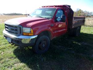 lot 1 image: 1999 Ford F450 4x4 Dump Truck WV Snow Plow (Runs & Drives)