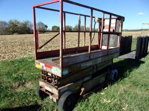 lot 26 image: MEC 2034 Manlift (Needs Work)