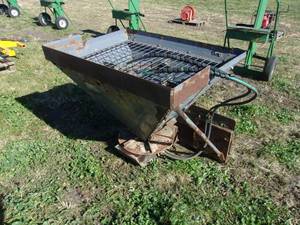 lot 30 image: Thomas Skidsteer Mount Salt Spreader