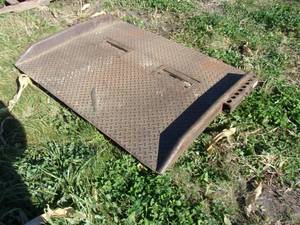 lot 32 image: 4 x 5 Dock Plate