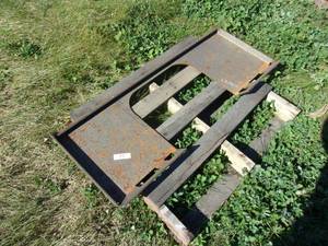 lot 37 image: Skidsteer Quick Attach Plate (Open Back)