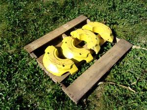 lot 38 image: Pallet of 4 John Deere Half Weights