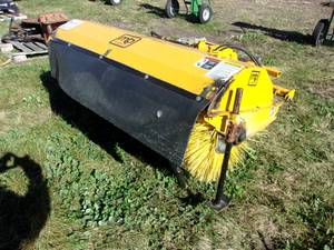 lot 44 image: MB 5 Front Mount Broom