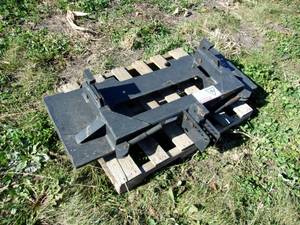 lot 45 image: Wolverine Skidsteer to 3PT Mounting Plate (UNUSED)