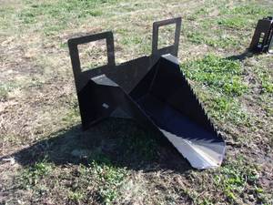 lot 59 image: Skidsteer Mount 40 Tree Spade Bucket (UNUSED)