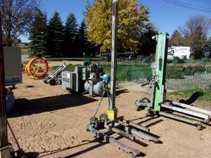 lot 79 image: Vermette 512M Material Lift