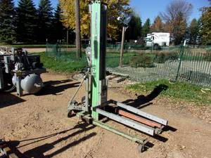 lot 80 image: Genie SLG-18 Material Lift