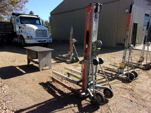 lot 81 image: Vermette 512M Material Lift