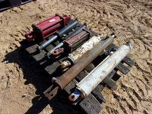 lot 86 image: Pallet of 7 Hydraulic Cylinders