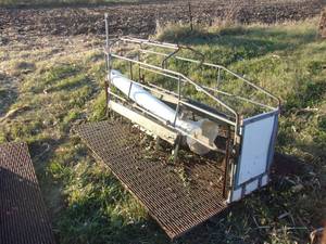 lot 94 image: 2- 5 x 7 Hog Farrowing Crates
