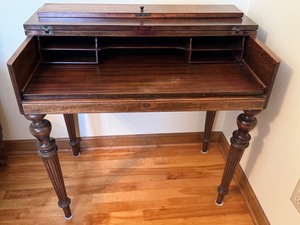 UL - Vintage Wooden Writing Desk with Flip-Top and Storage Compartments