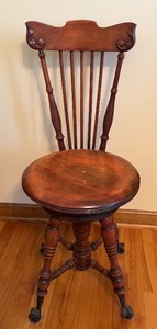 lot 19D image: UL - Vintage Wooden Swivel Piano Stool  Chair with Claw Feet