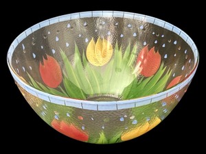 lot 31H image: K - Large Hand-Painted Glass Bowl with Tulip Flower Design
