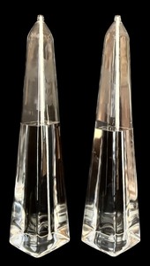 lot 38H image: FR - Pair of Firelight Glass Oil Candles