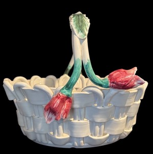 lot 107H image: FR - Vintage Vietri Italy Ceramic Basket with Tulip Handle