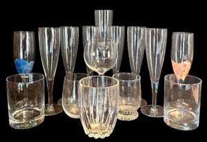 lot 136H image: FR - Collection of 13 Glasses Including Champagne Flutes and Tumblers