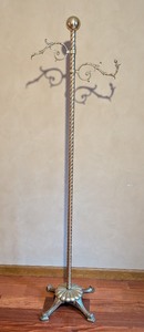 lot 160 image: LL - Vintage Brass Coat Rack with Ornate Scroll Arms