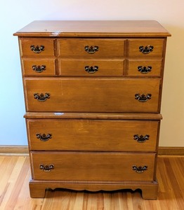 lot 200 image: UL - Vintage Wooden 5-Drawer Chest of Drawers with Brass Handles