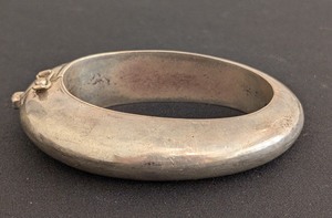 lot 212 image: DR - Heavy Sterling Silver Oval Bracelet with Clasp