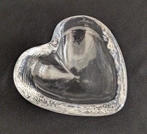 lot 225 image: ML - Simon Pearce Heart Shaped Glass Bowl