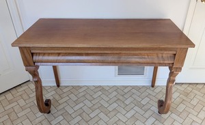 lot 231 image: ML - Vintage Victorian Style Wooden Console  Hall Table with Drawer and Curved Legs