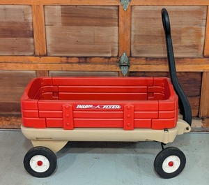 lot 243 image: G - Radio Flyer Plastic Wagon with Pull Handle