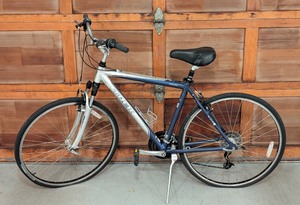 lot 246 image: G - Trek 7100 Hybrid Bicycle with Flat Tires