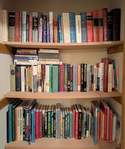 lot 254 image: LL - Large Collection of Assorted Hardcover and Paperback Books