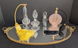 lot 289 image: K - Vintage Glass Perfume Bottle Collection with Vanity Mirror Tray