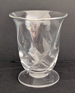 lot 291 image: ML - William Yeoward Crystal Vase