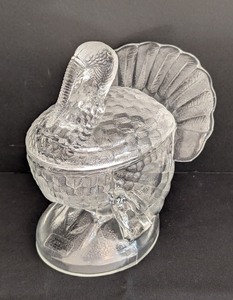 lot 294 image: ML - Vintage L. E. Smith Handmade Glass Turkey Covered Dish