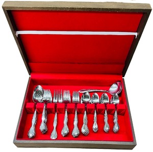 Oneida Silverware Tray with Spoons and Forks  15 34 X 10 18 X 3 18