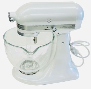 KitchenAid Artisan Design Series 5 Quart Tilt-Head Stand Mixer in Frosted Pearl White featuring a Glass Mixing Bowl  LIKE NEW EXCELLENT CONDITION