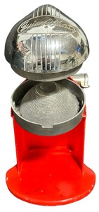 JUICER Vintage Rival Juice-O-Mat Manual Citrus Juicer featuring a Red Base and Chrome Top (G)
