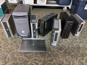 lot 14 image: Large Lot of Computer Towers