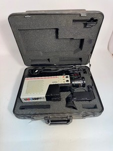 lot 15 image: VINTAGE RCA CPR300 Solid State Auto Focus VHS Video Camcorder