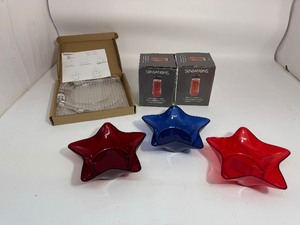 lot 22 image: Cups, Trays, & Cupcake Stand