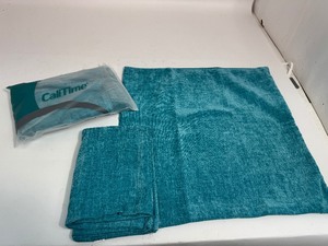 lot 29 image: Lot of (2) 20x20 Pillow Cases