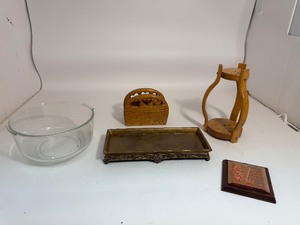 lot 33 image: Lot of Decor