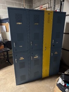 lot 100 image: Large Locker System