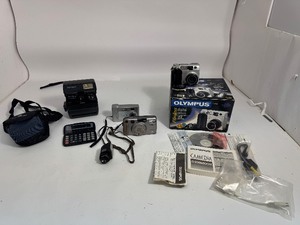 lot 47 image: Large Lot of Vintage Cameras