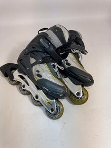lot 54 image: Size 7 Rollerblades