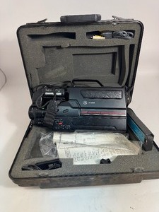 lot 58 image: General Electric VHS Movie Video System Camcorder