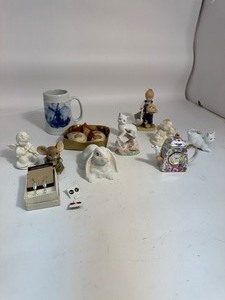 lot 35 image: Lot of Figurines & Costume Jewelry