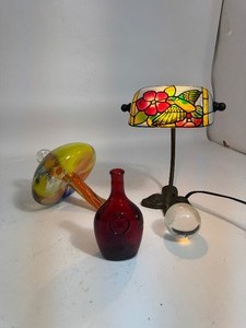 lot 36 image: Hummingbird Painted Stained Glass Lamp & Unique Glass Items