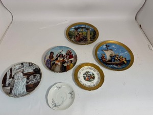 lot 38 image: Plates Corinne Layton Signed