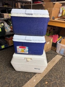lot 82 image: Coolers