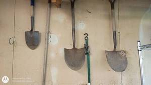 lot 17 image: Set of 3 Used Garden Shovels and Spade